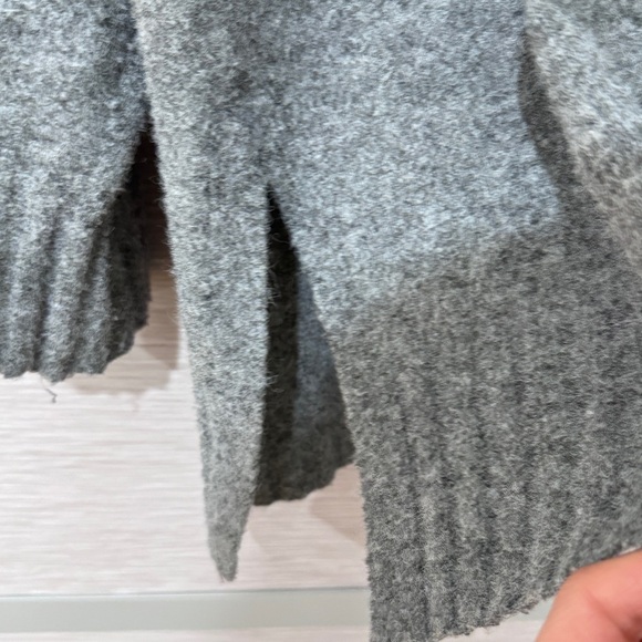 H&M Gray Oversized Sweater in XS - Picture 4 of 7